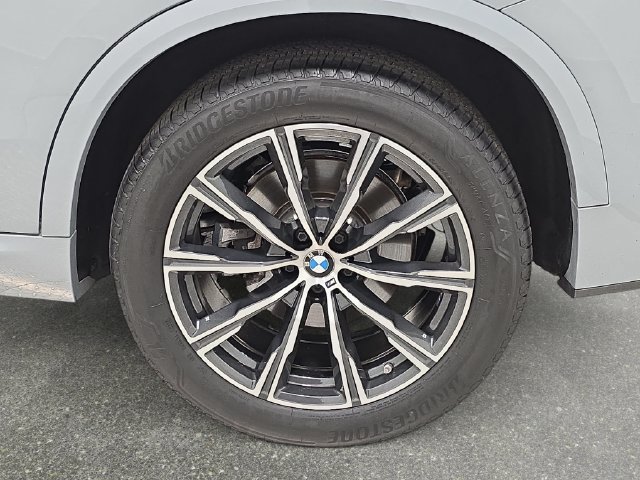 Used 2024 BMW X5 xDrive40i w/ M Sport Package AWD/4WD image 31
