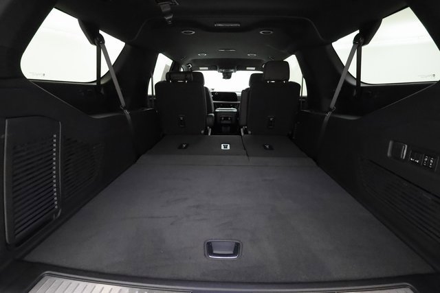 Used 2025 Chevrolet Suburban High Country image 24