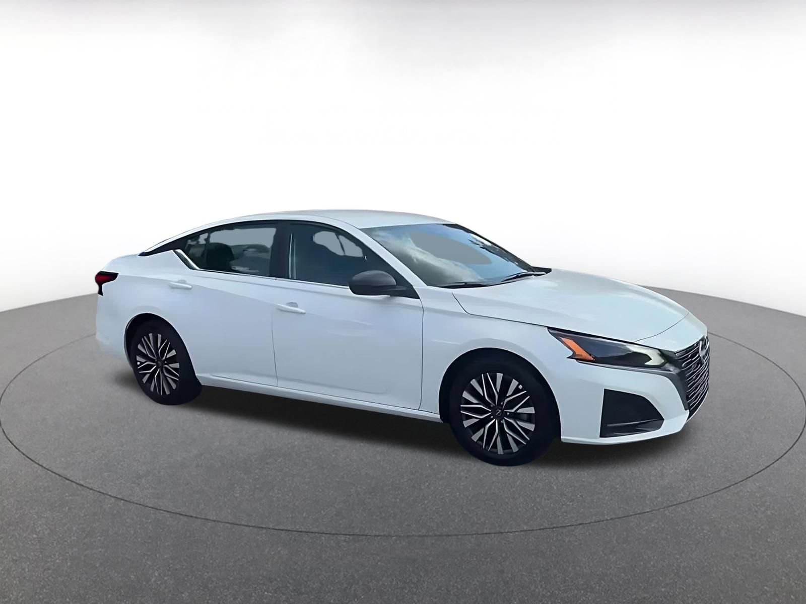 Used 2026 Nissan Altima 2.5 SV FWD image 2