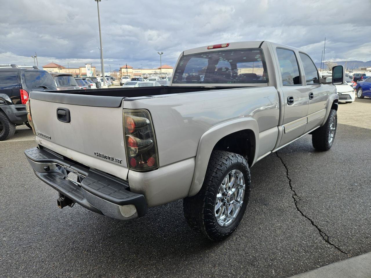 Used 2005 Chevrolet Silverado 2500 LS w/ Heavy-Duty Power Package AWD/4WD image 5