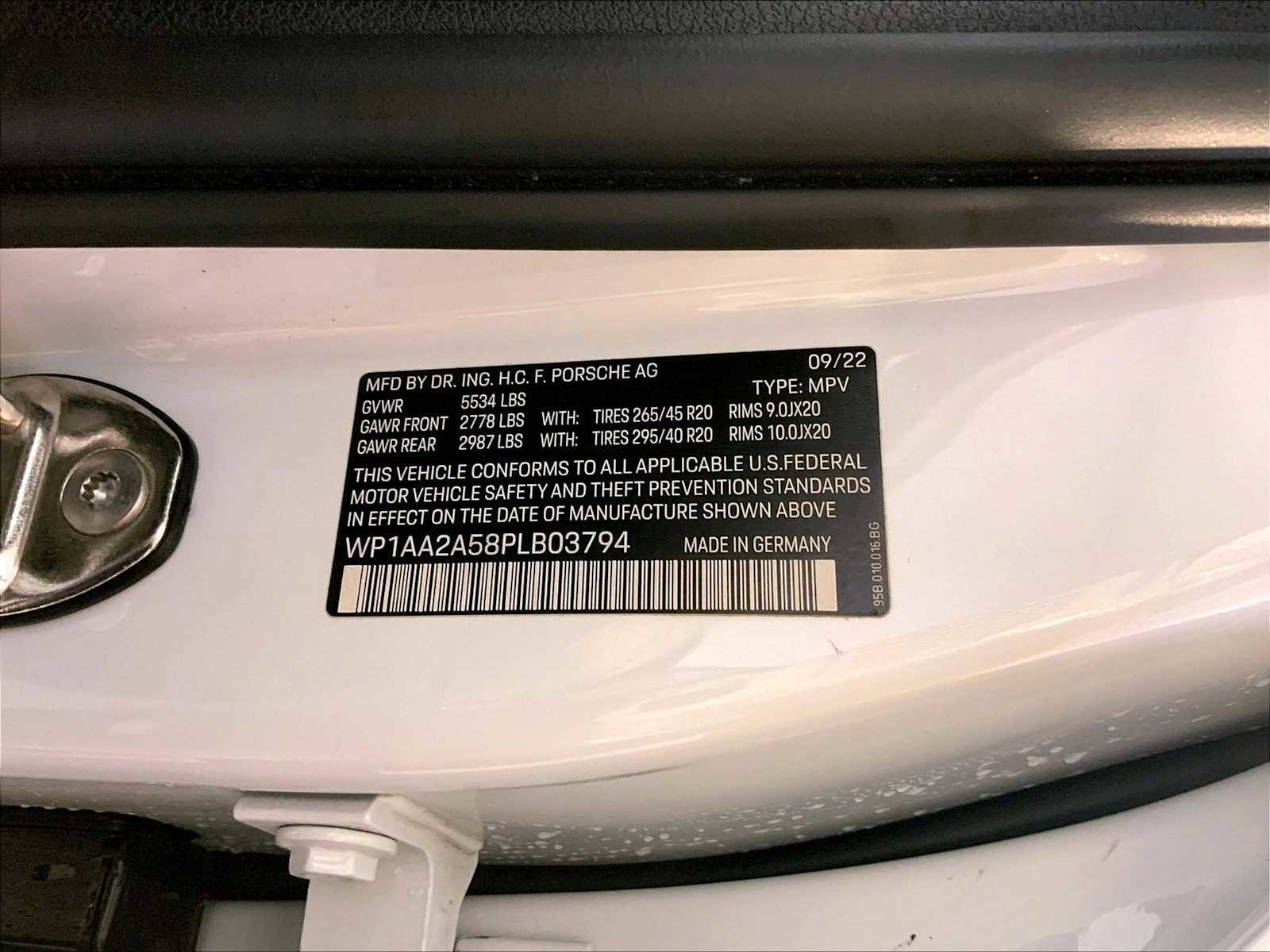 Certified 2023 Porsche Macan Turbo image 36