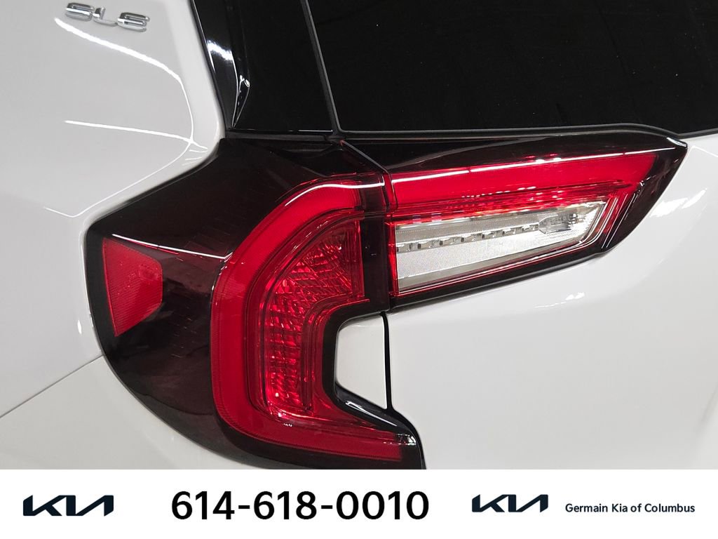 Used 2023 GMC Terrain SLE w/ Driver Convenience Package image 16