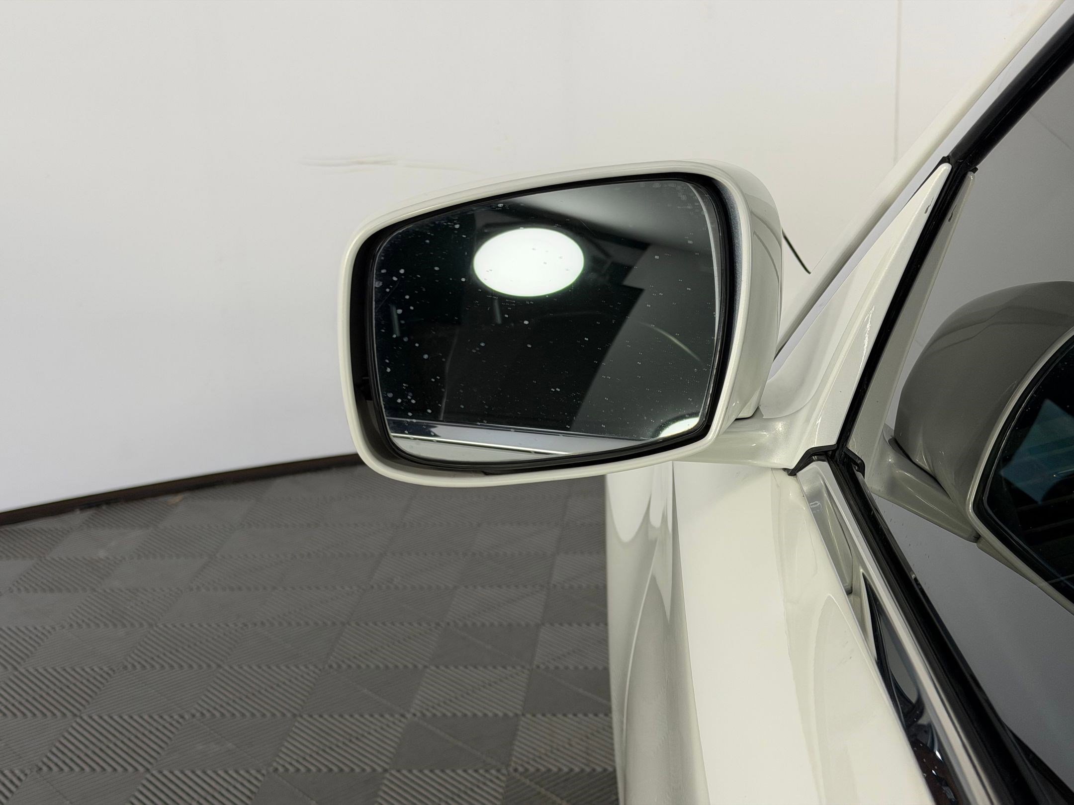 Used 2011 INFINITI M56 w/ Deluxe Touring Pkg image 21