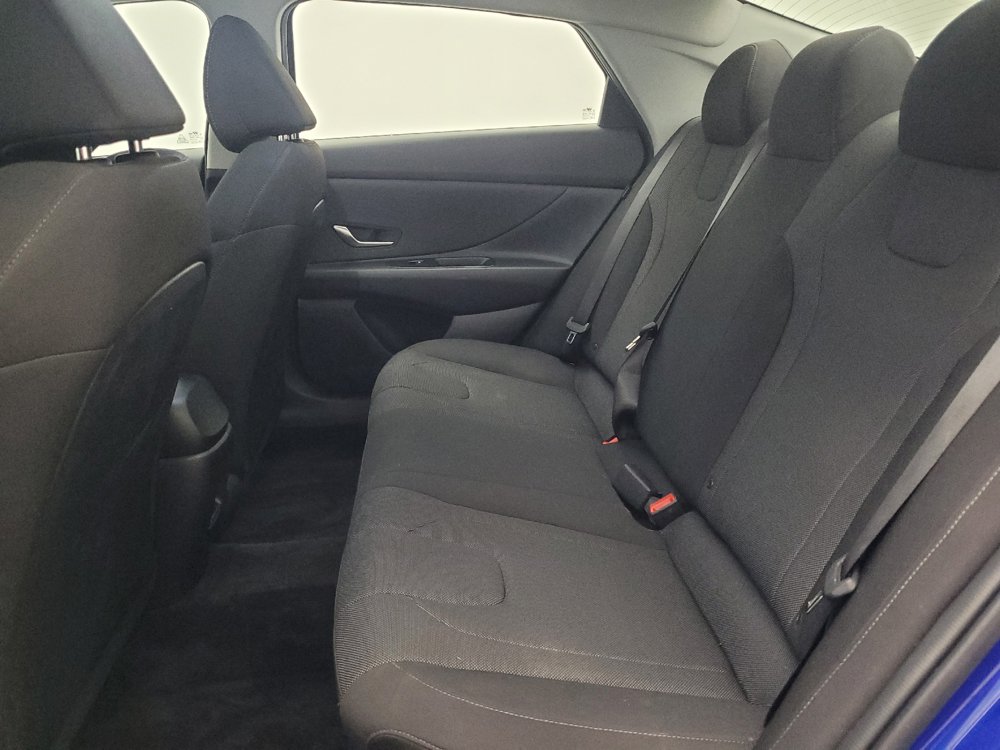 Used 2025 Hyundai Elantra SE FWD image 18
