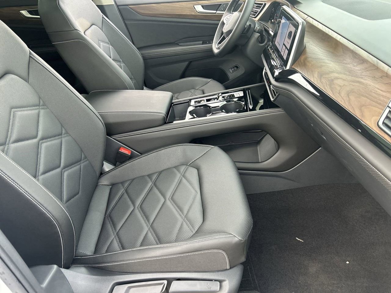New 2026 Volkswagen Atlas SE FWD image 8