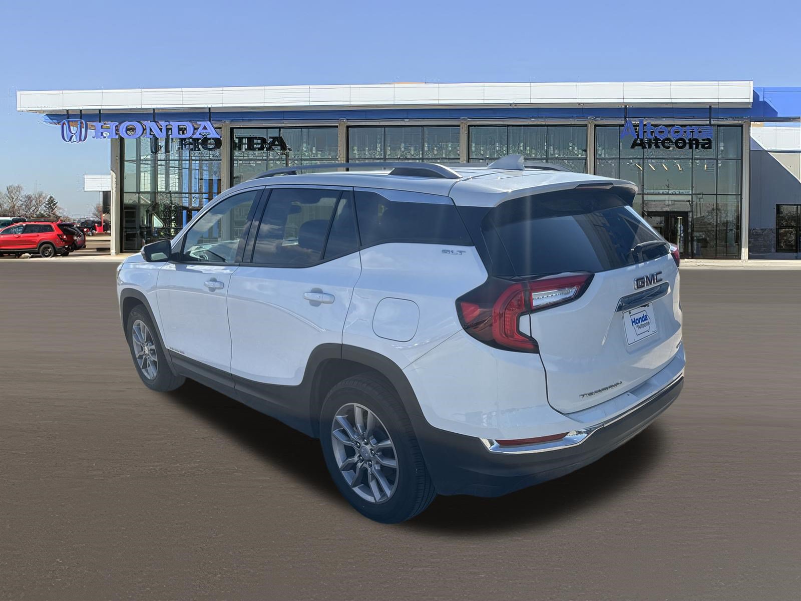 Used 2024 GMC Terrain SLT AWD/4WD image 3