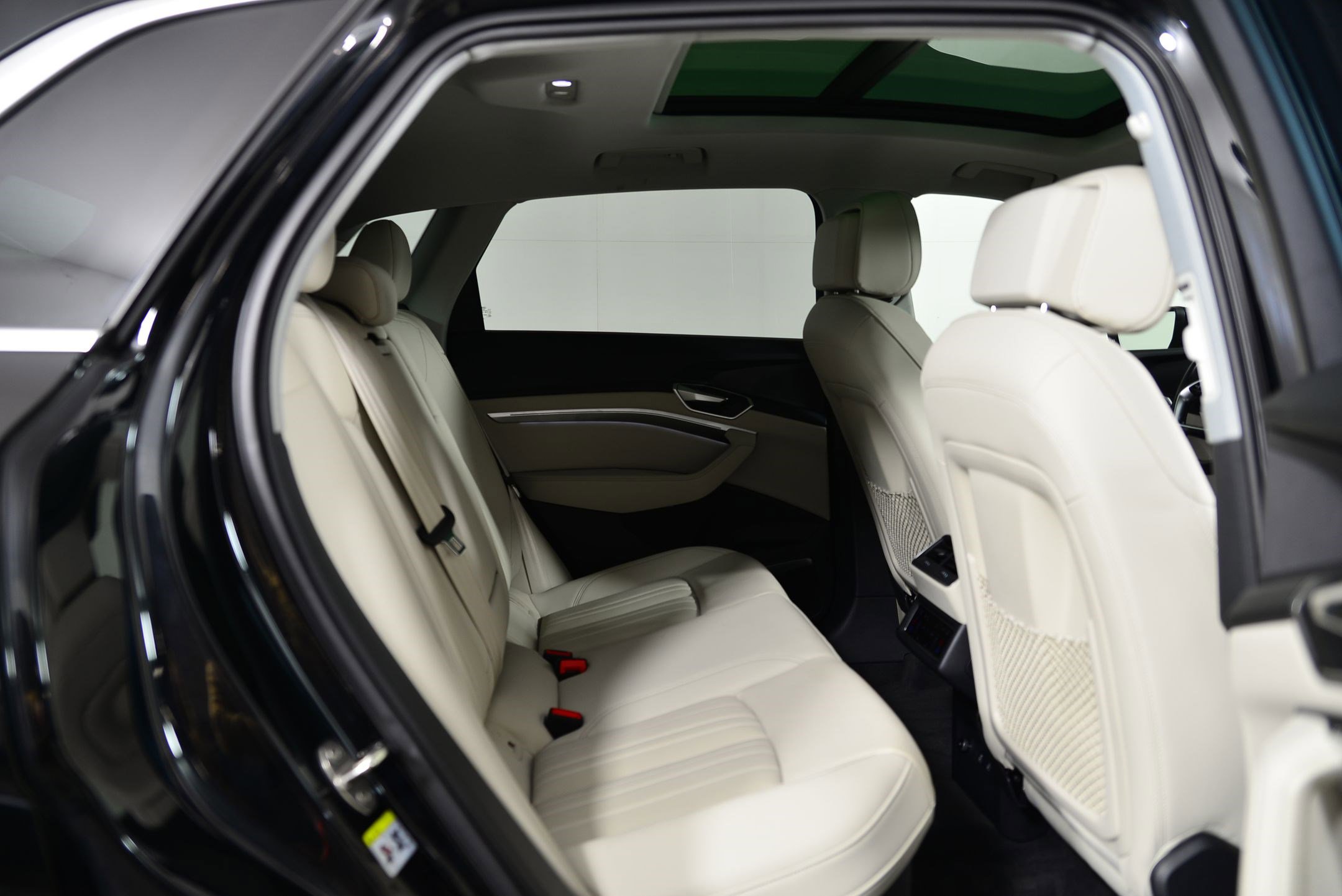 Certified 2024 Audi Q8 e-tron Premium Plus w/ Premium Plus Package image 22