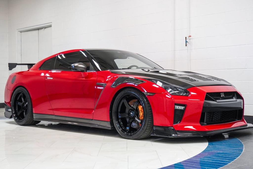 Used 2017 Nissan GT-R Premium AWD/4WD image 5