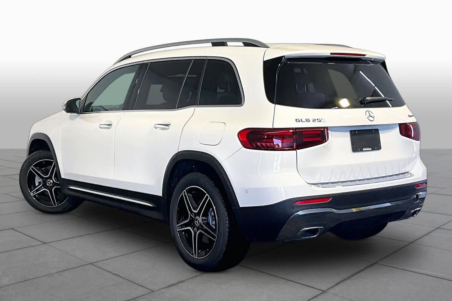 New 2026 Mercedes-Benz GLB 250 4MATIC image 3