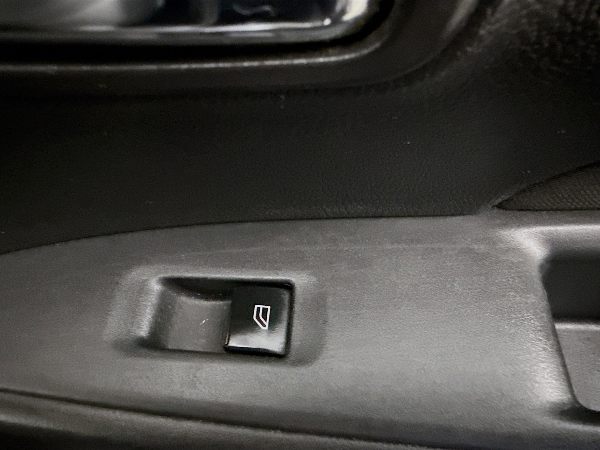 Used 2020 Mitsubishi Outlander ES image 30