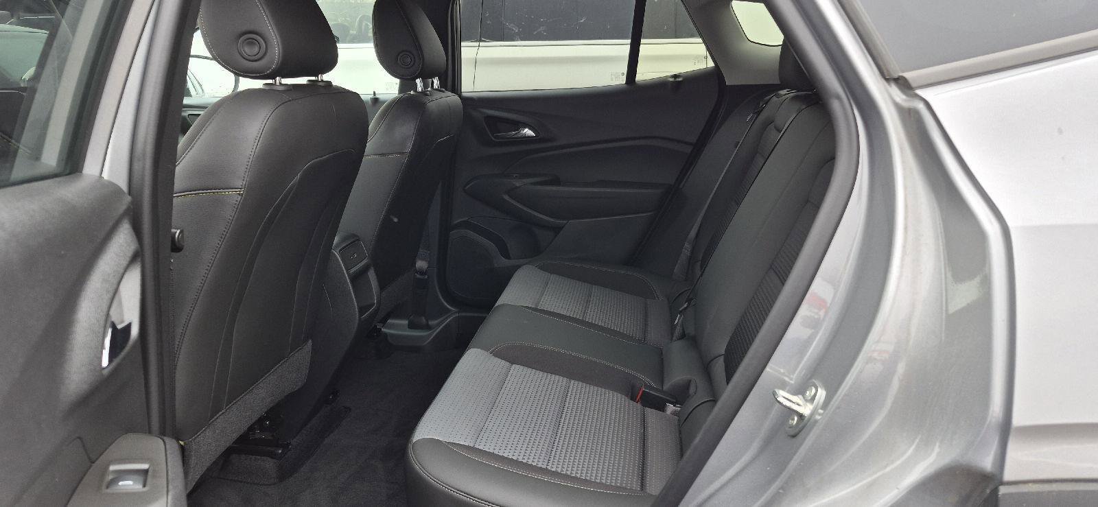 Used 2024 Chevrolet Trax LT w/ Driver Confidence Package image 6