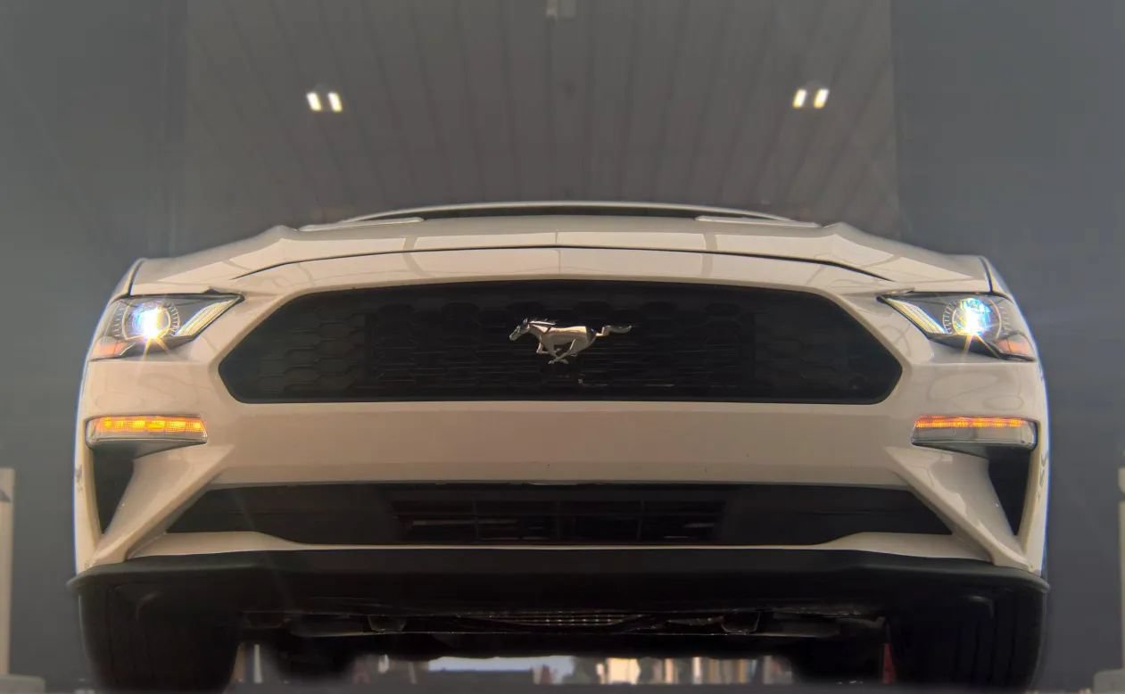 Used 2022 Ford Mustang Premium RWD image 3