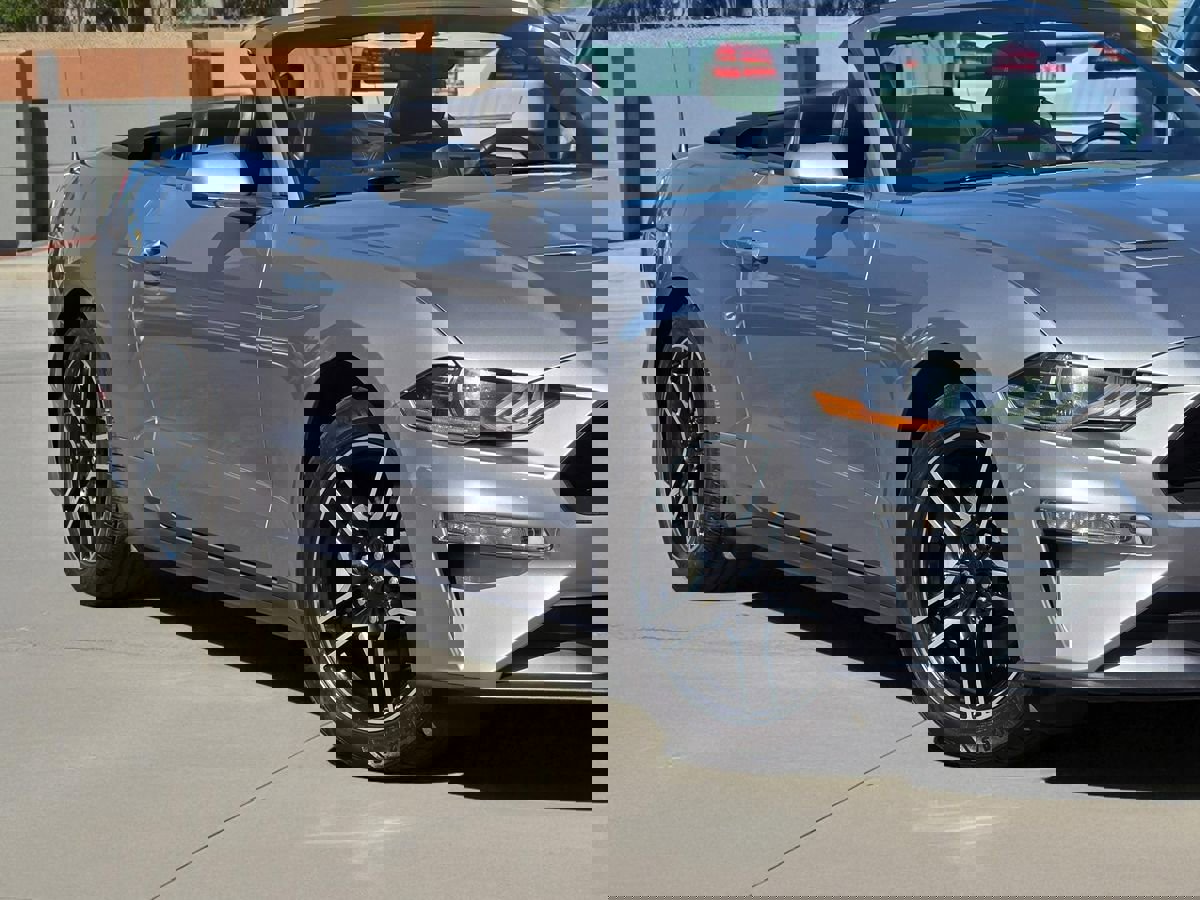 Used 2020 Ford Mustang Premium image 3