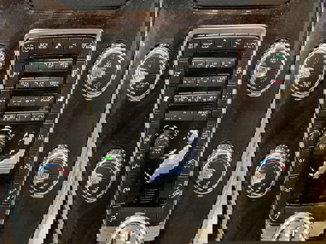 Used 2016 Volvo XC70 T5 Premier w/ Proximity Package image 22