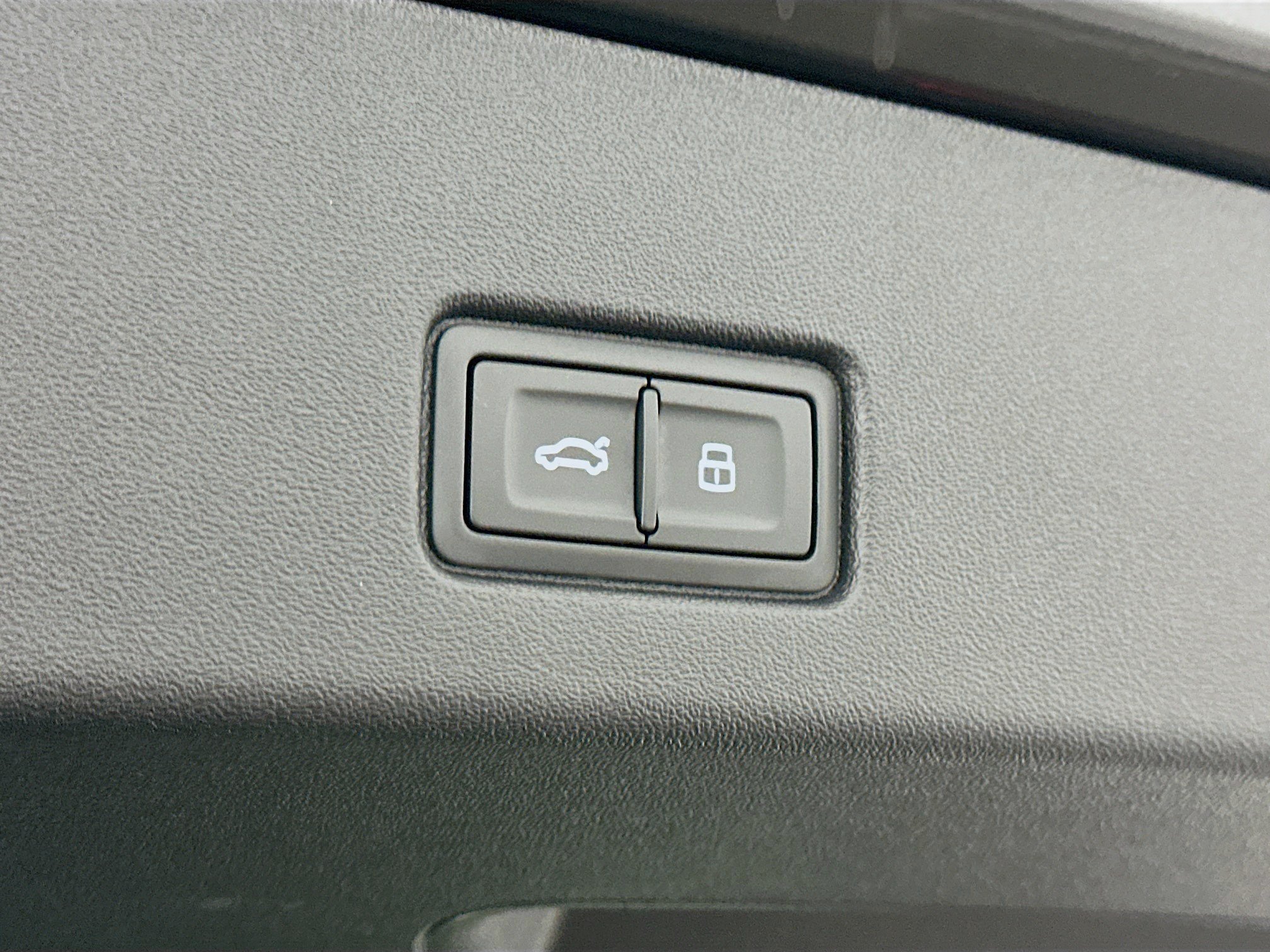Used 2024 Audi Q4 e-tron Premium Plus w/ Premium Plus AWD/4WD image 32