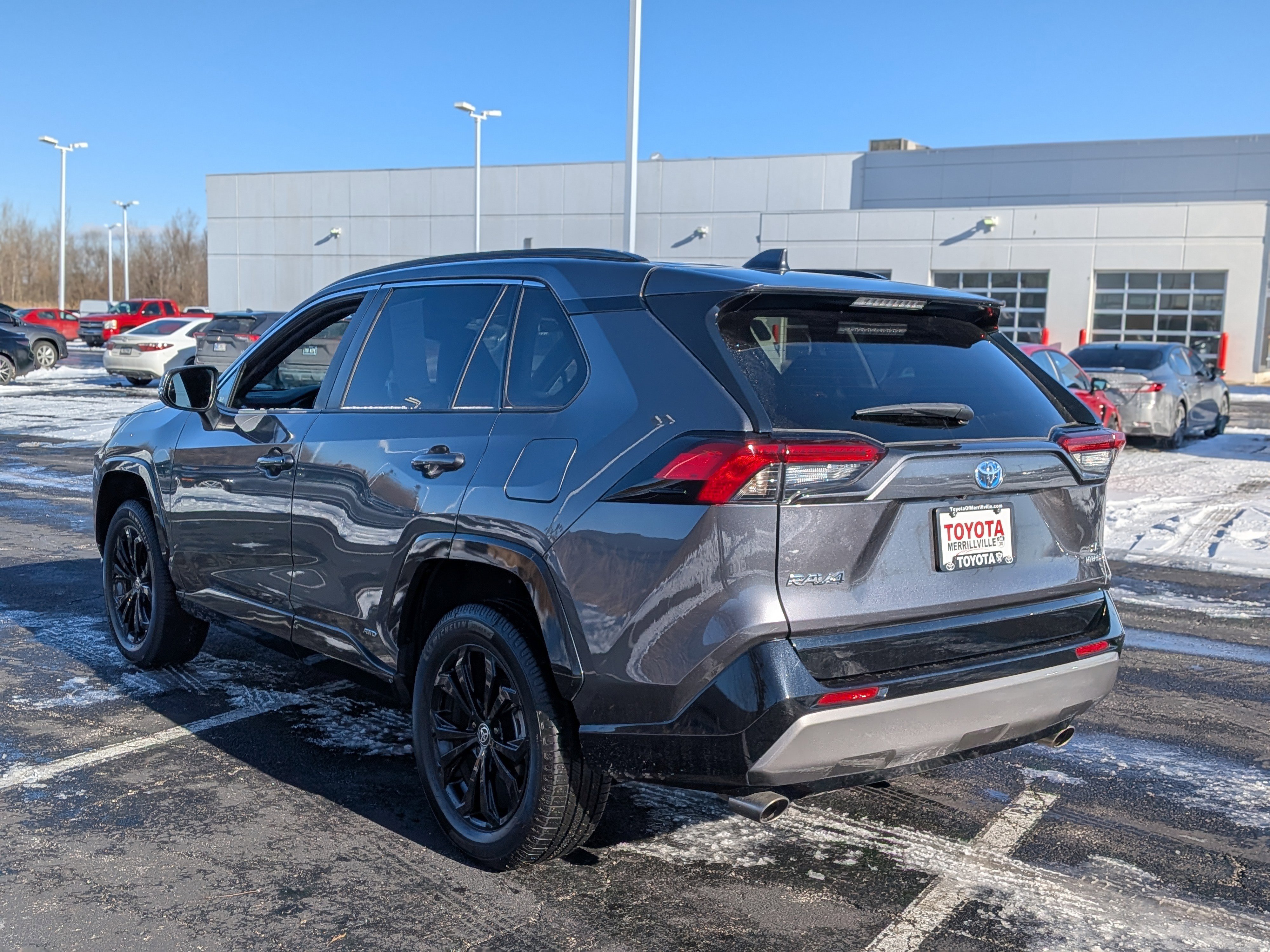 Used 2023 Toyota RAV4 SE image 6