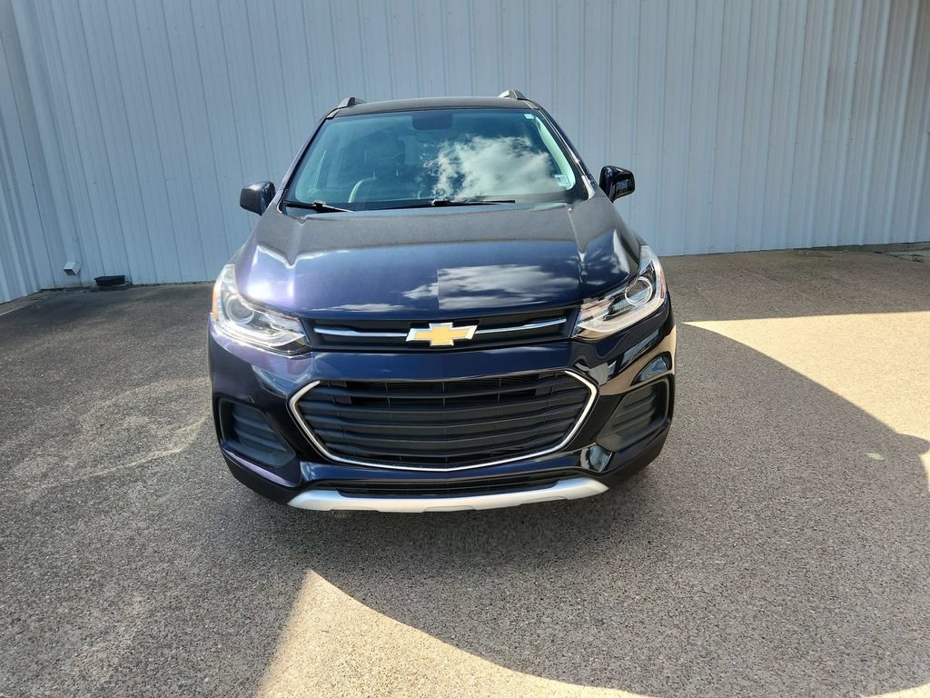 Used 2022 Chevrolet Trax LT w/ LT Convenience Package AWD/4WD image 3