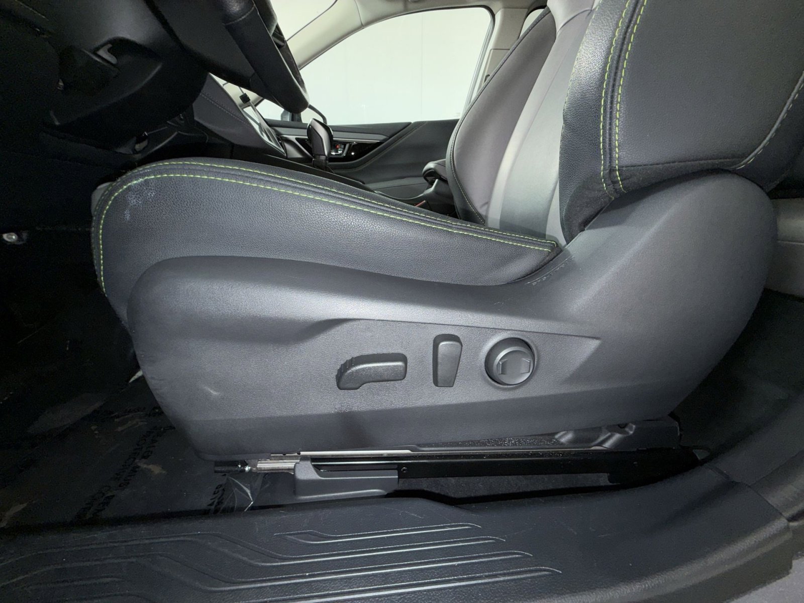 Used 2025 Subaru Outback Onyx Edition AWD/4WD image 14
