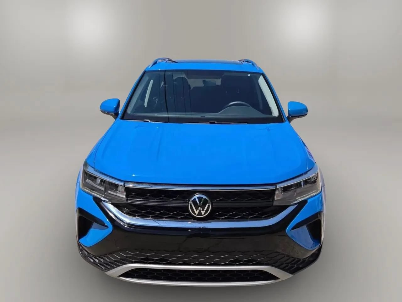 Used 2022 Volkswagen Taos SE w/ Panoramic Sunroof Package FWD image 4