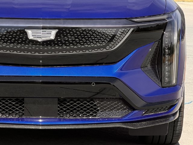 New 2027 Cadillac Optiq V w/ Deep Ocean Design Edition AWD/4WD image 8