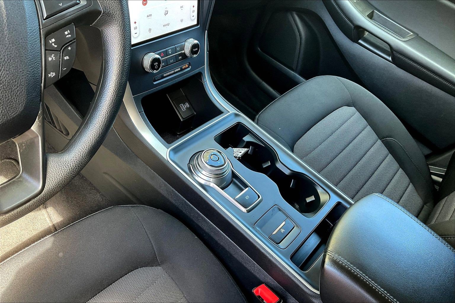 Used 2022 Ford Edge SE w/ Black Appearance Package image 17