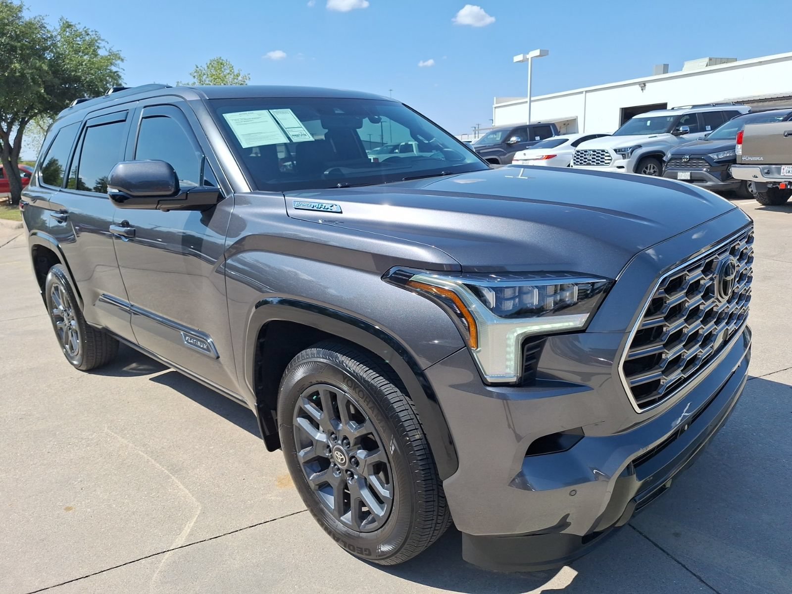 Used 2025 Toyota Sequoia Platinum AWD/4WD image 8