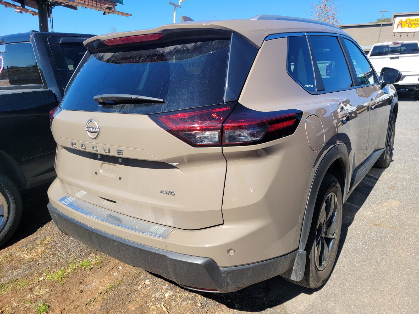 Used 2025 Nissan Rogue SV w/ SV Premium Package image 5