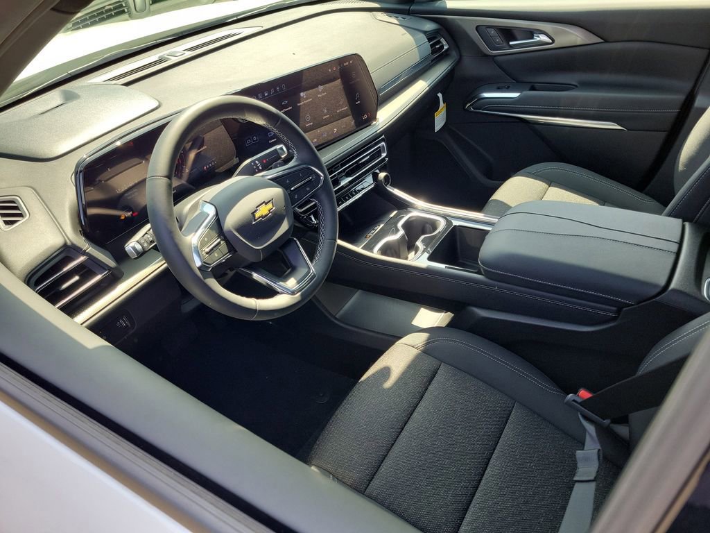 New 2026 Chevrolet Traverse LT FWD image 3