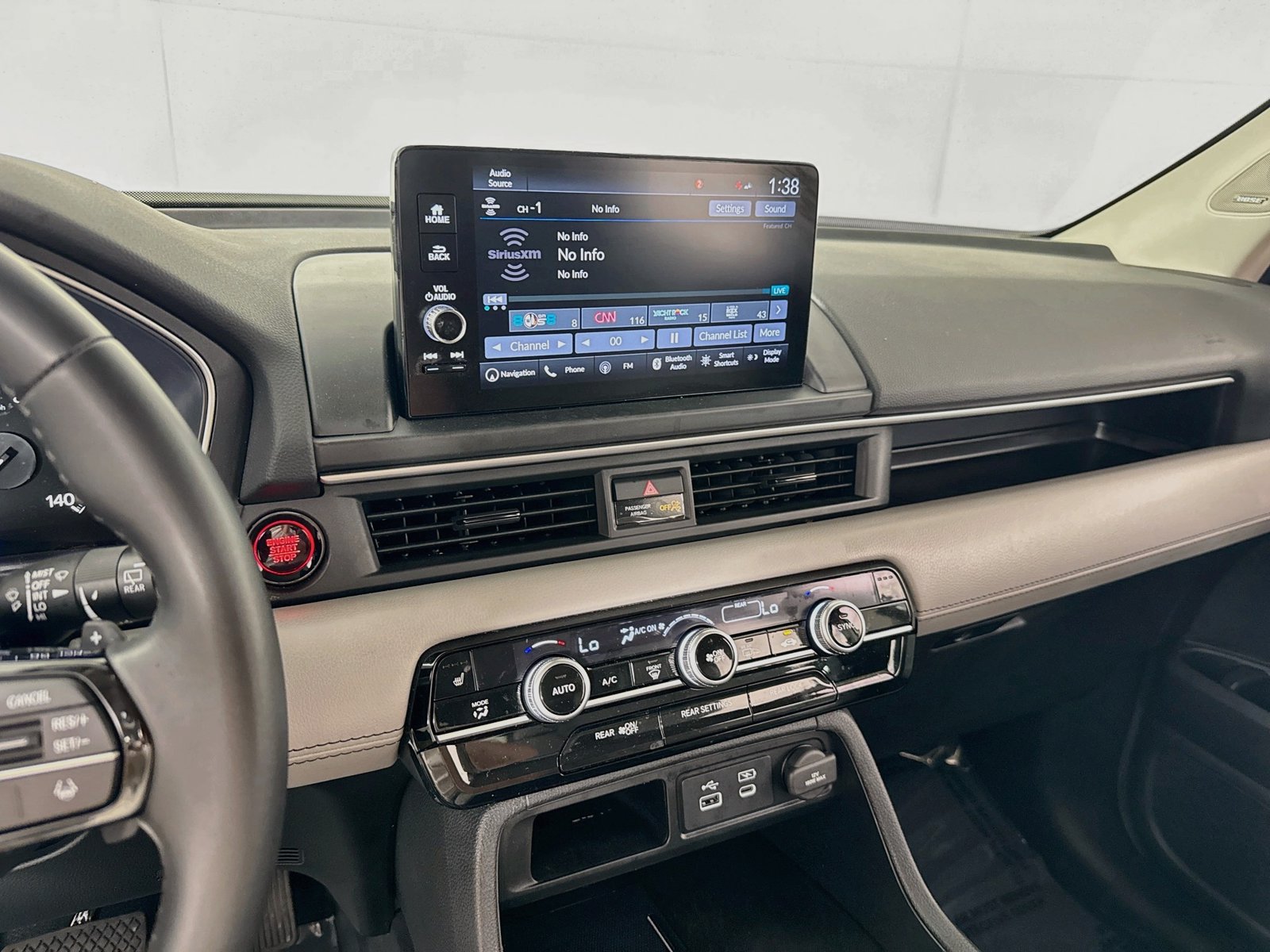 Used 2025 Honda Pilot Touring image 16