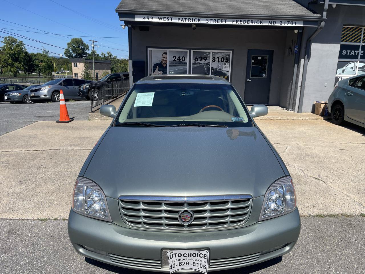 Used 2005 Cadillac De Ville DTS w/ Equipment Group FWD image 3