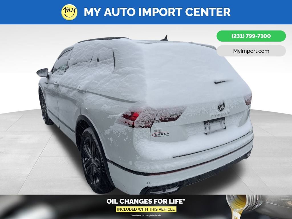 Used 2022 Volkswagen Tiguan SE R-Line image 4