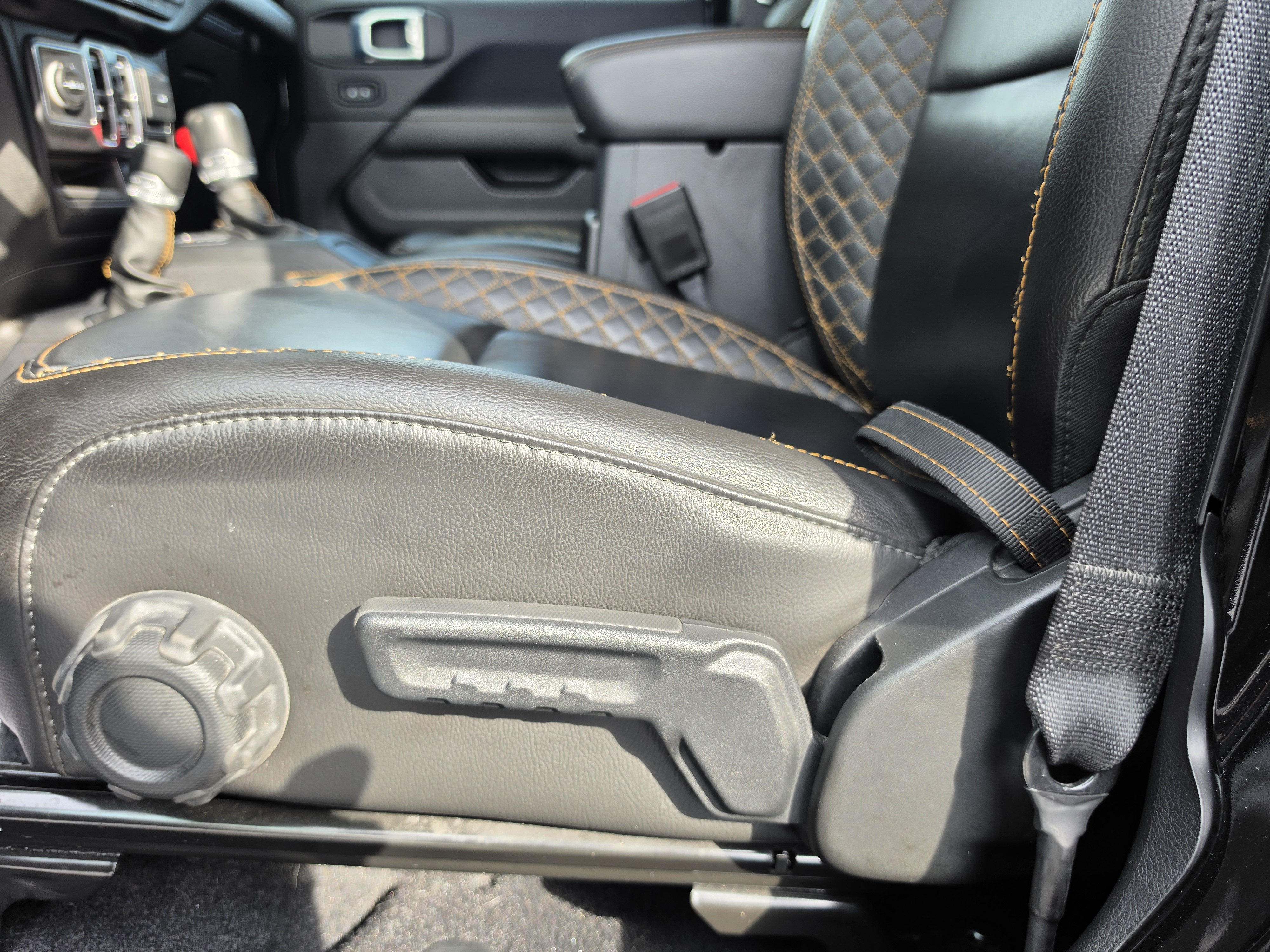Used 2021 Jeep Wrangler Unlimited Sahara AWD/4WD image 13