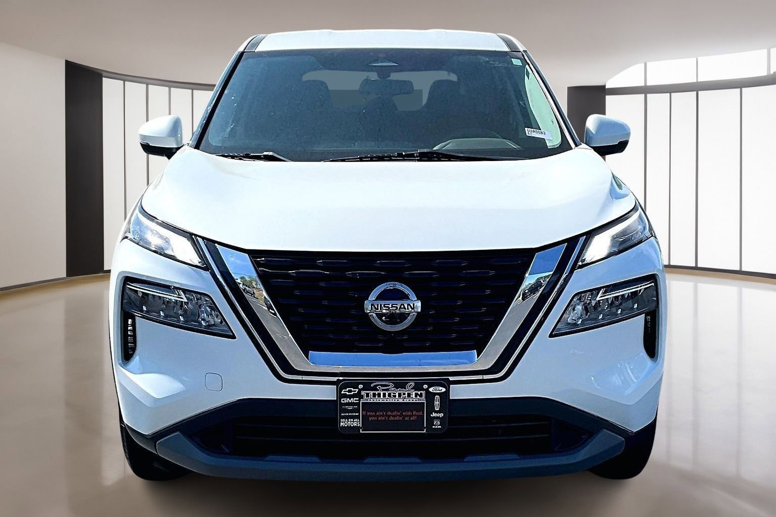 Used 2021 Nissan Rogue SV image 2