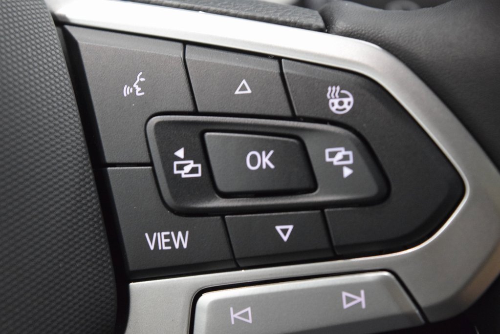 New 2025 Volkswagen Taos SEL image 14