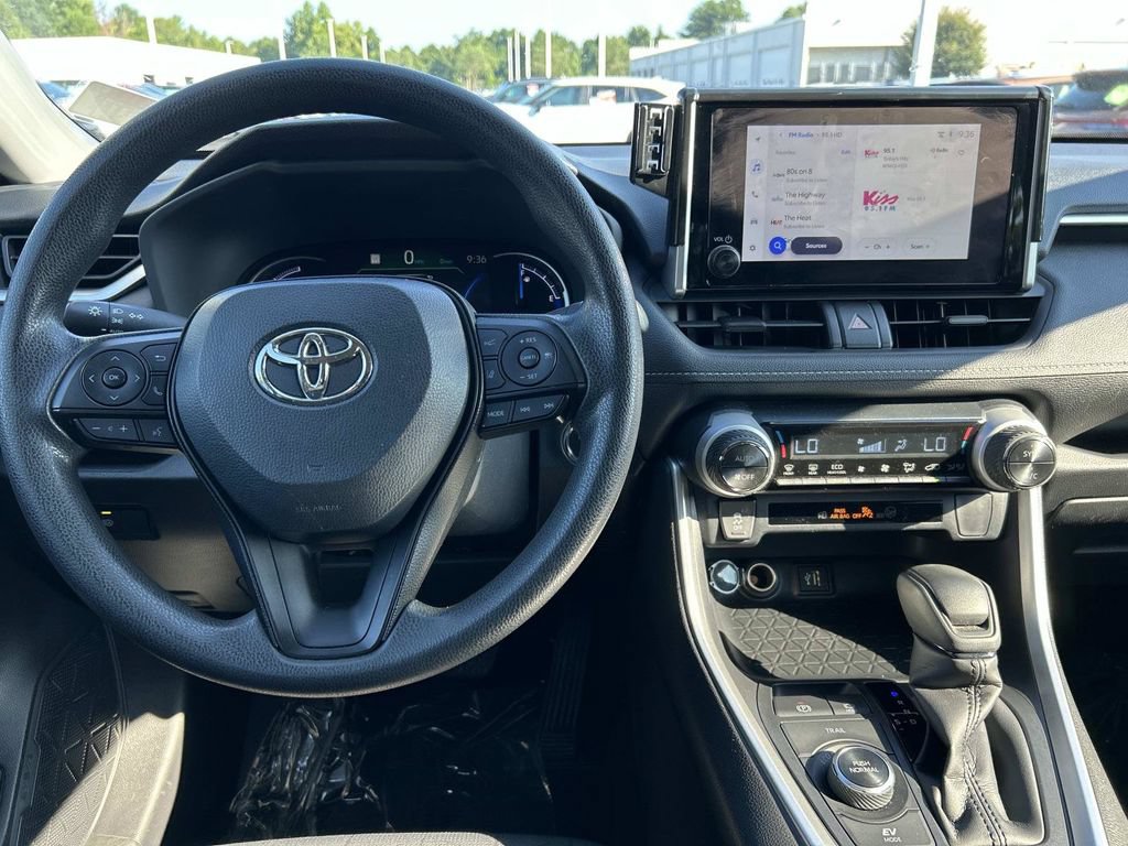 Used 2025 Toyota RAV4 XLE AWD/4WD image 17
