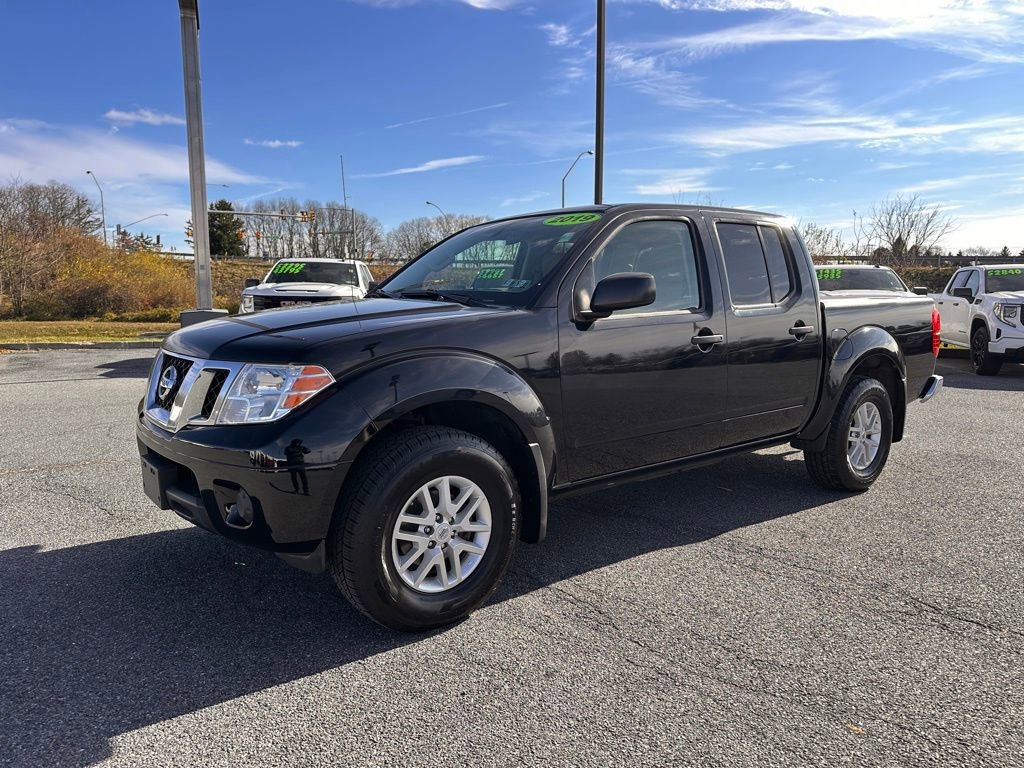 Used 2019 Nissan Frontier SV image 2