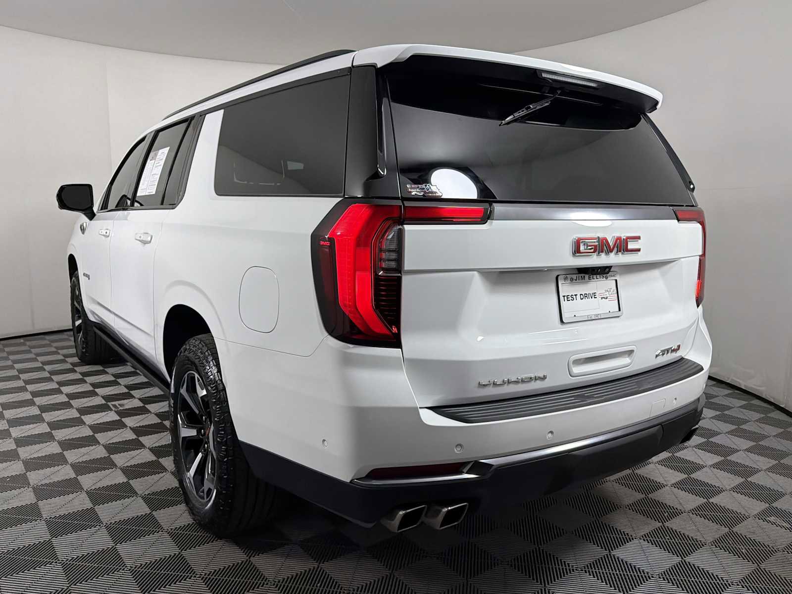Certified 2025 GMC Yukon XL AT4 w/ AT4 Premium Plus Package image 4