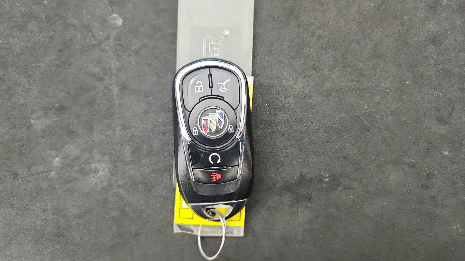 Used 2023 Buick Enclave Essence AWD/4WD image 13
