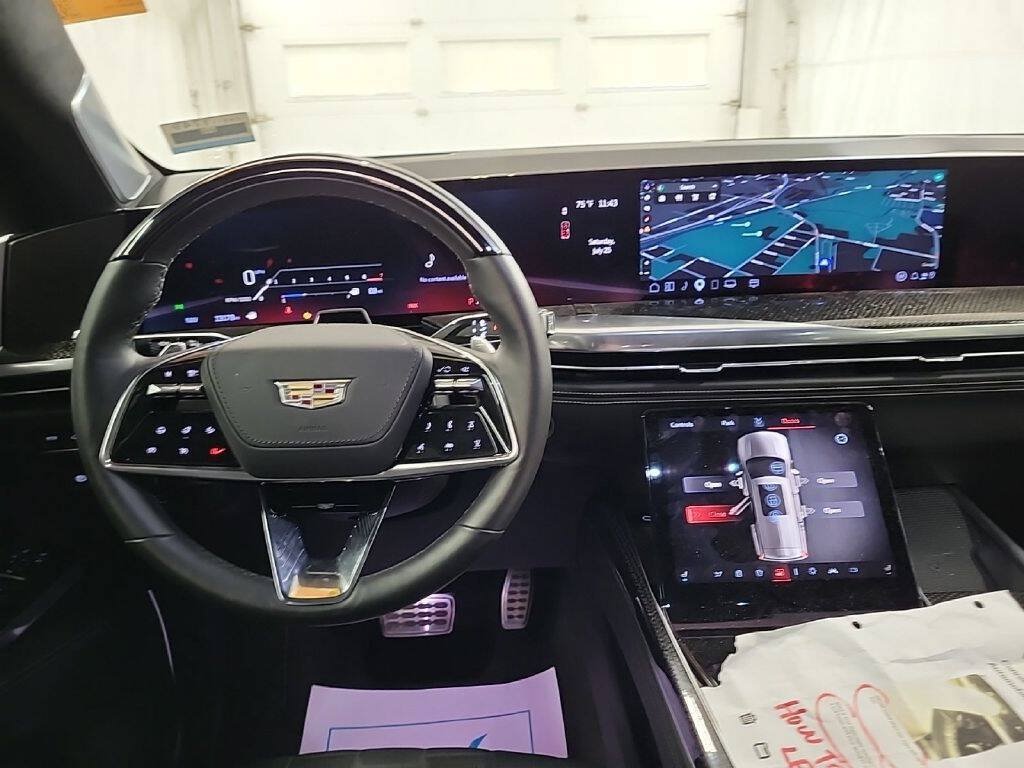 Used 2025 Cadillac Escalade ESV V AWD/4WD image 6