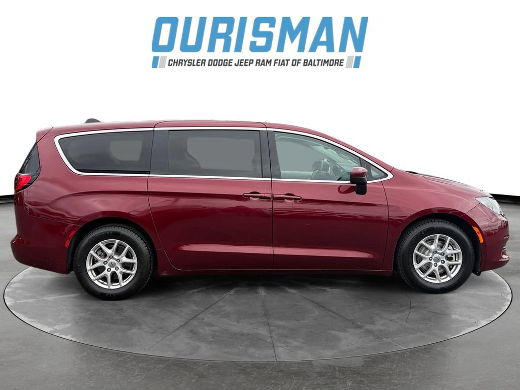 Used 2023 Chrysler Voyager LX FWD image 7