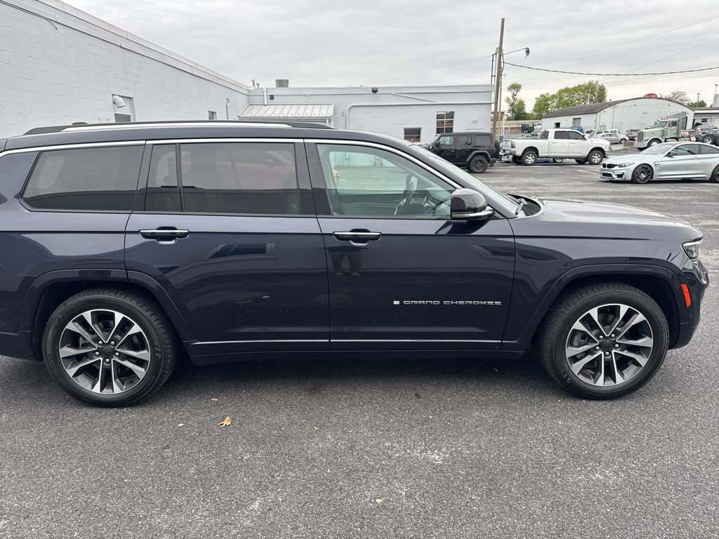 Used 2023 Jeep Grand Cherokee L Overland w/ Luxury Tech Group IV AWD/4WD image 11