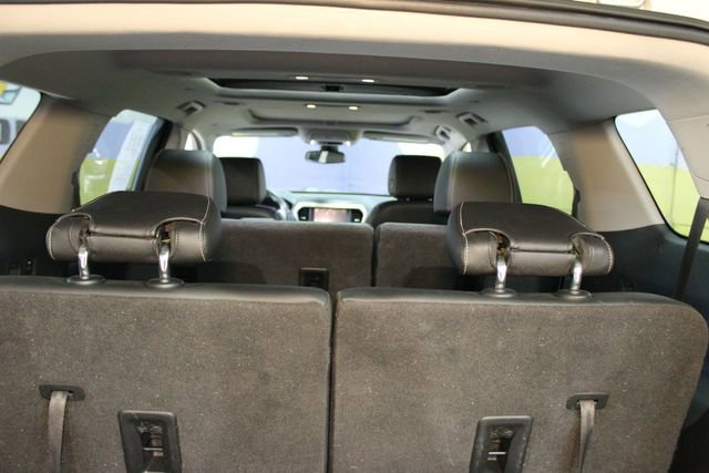 Used 2020 GMC Acadia SLT w/ GMC Pro Grade Package AWD/4WD image 18