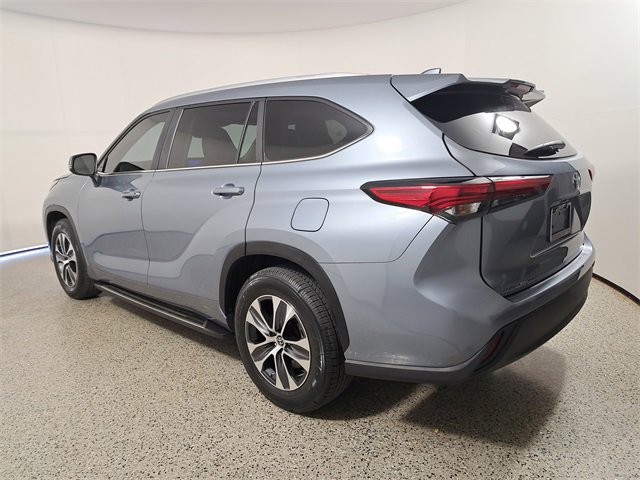 Used 2023 Toyota Highlander XLE image 5