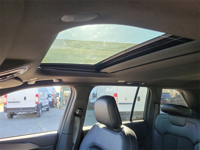 New 2025 Jeep Grand Cherokee Altitude image 28