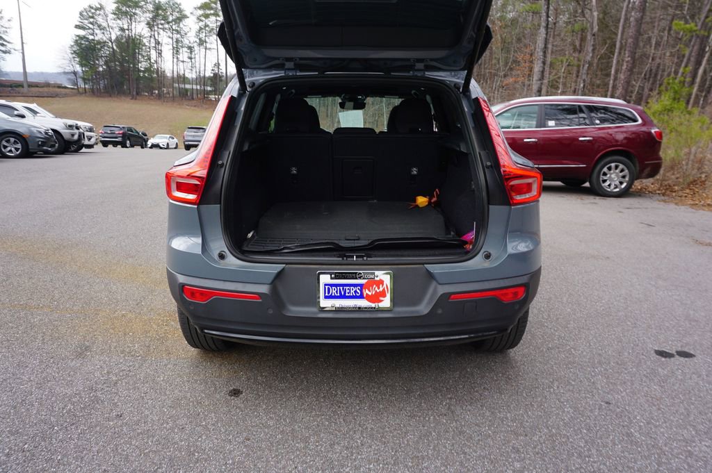 Used 2023 Volvo XC40 B4 Ultimate w/ Climate Package image 16