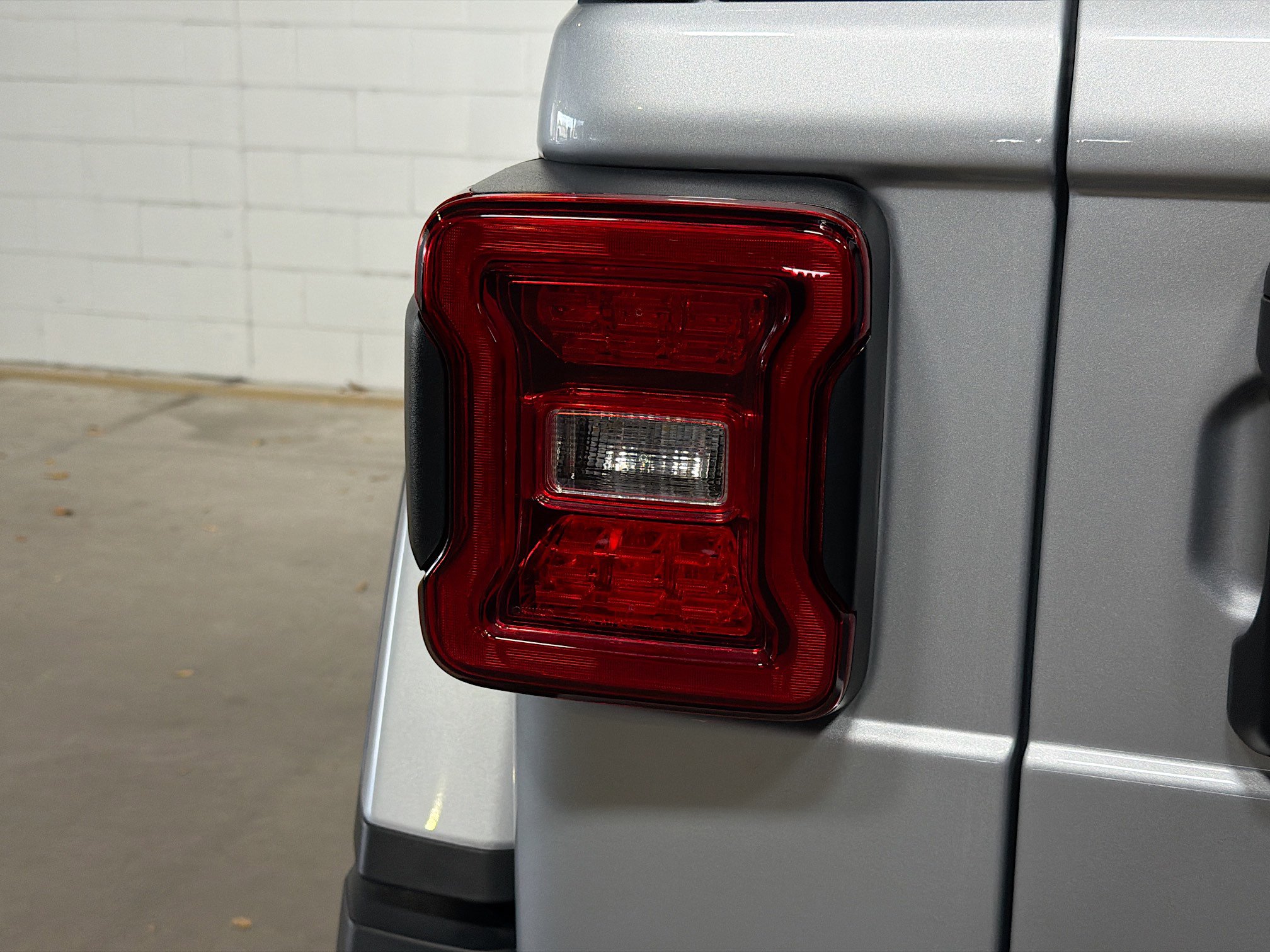 Used 2022 Jeep Wrangler Unlimited Rubicon w/ Trailer Tow Package image 11