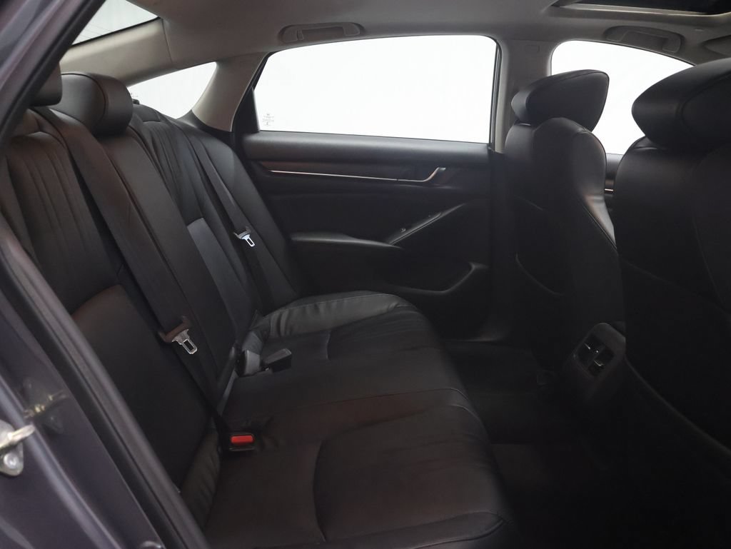 Used 2018 Honda Accord Touring image 12