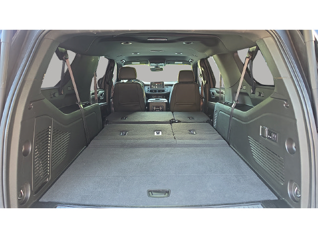 Used 2022 GMC Yukon XL AT4 w/ Technology Package AWD/4WD image 49