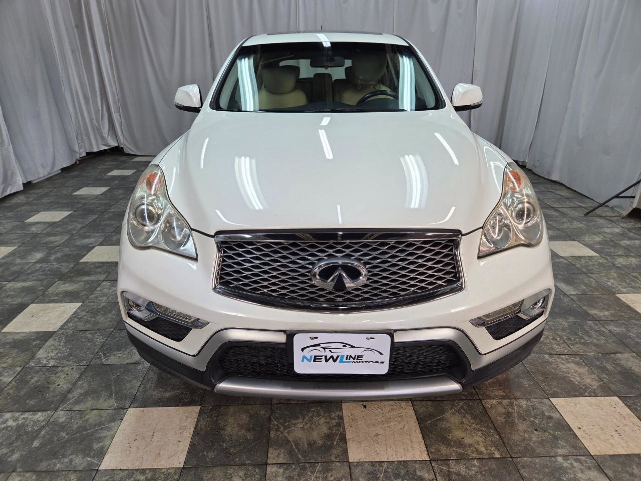 Used 2017 INFINITI QX50 AWD image 3