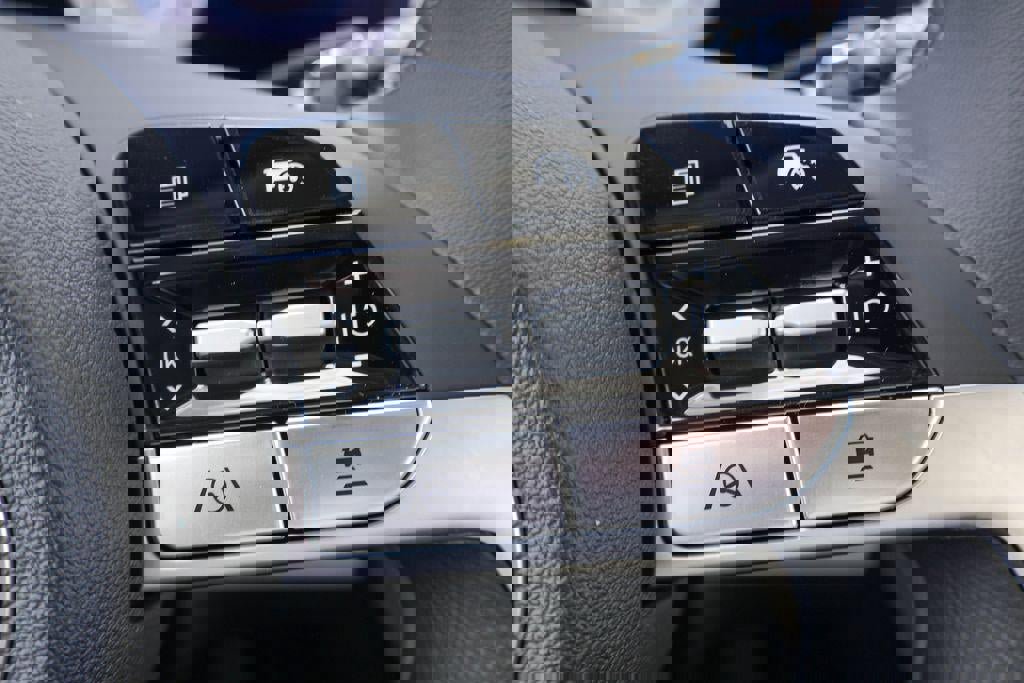 New 2026 Hyundai Elantra Limited image 18